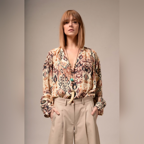 V.DE.VINSTER BLOUSE - Picture 1 of 12